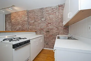 Rented by Space Marketing Shop