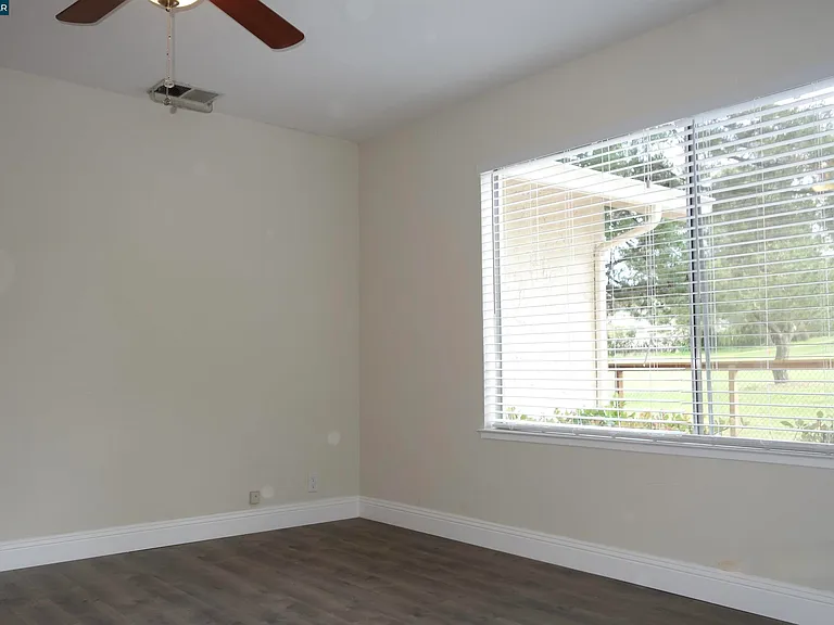 112 Marchbanks Ct — Photo 10