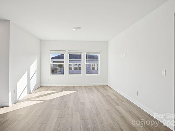 2nd image of 110 Pantego Ln