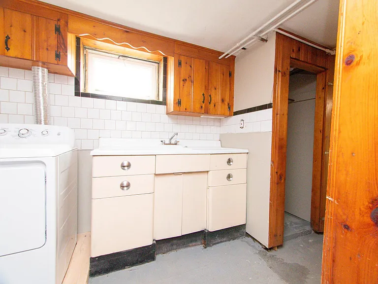 48 Oak Square Ave #1 — Photo 29