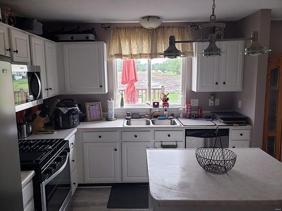 4th image of 908 Caledonia Ct