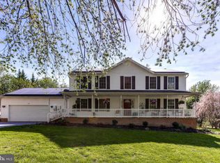 5704 Oak View Dr, Sykesville, MD 21784