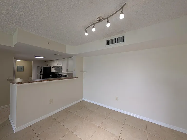 5011 Wiles Rd #208 — Photo 5