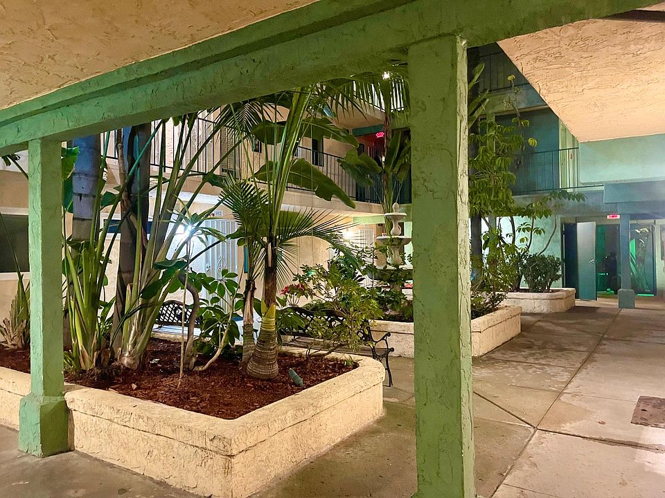 Complex court yard