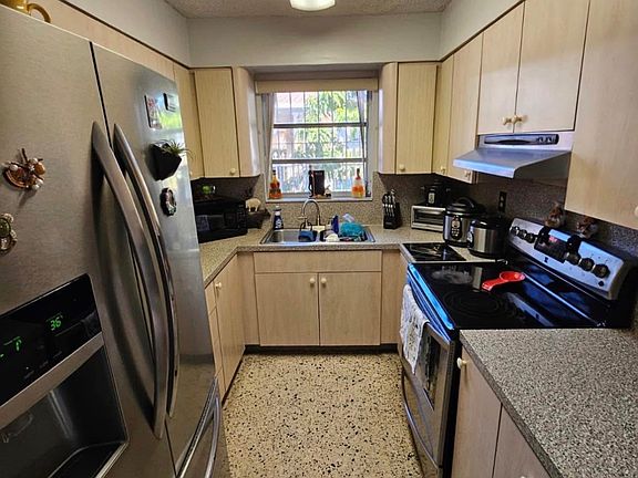 2nd image of 835 W 74th St #835