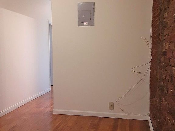 4th image of 713 E 9th St APT 3A