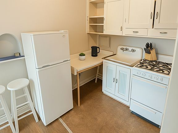 5th image of 1784 Selby Ave APT 11