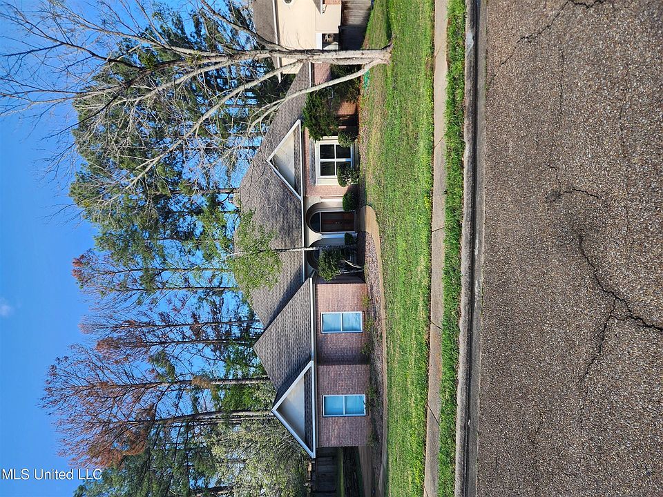 1st image of 403 Woodland Hills Ct