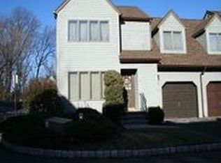 13 Village Park Ct, Scotch Plains, NJ 07076
