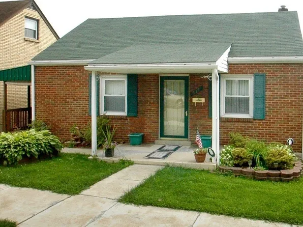 517 10th St, Pitcairn, PA 15140
