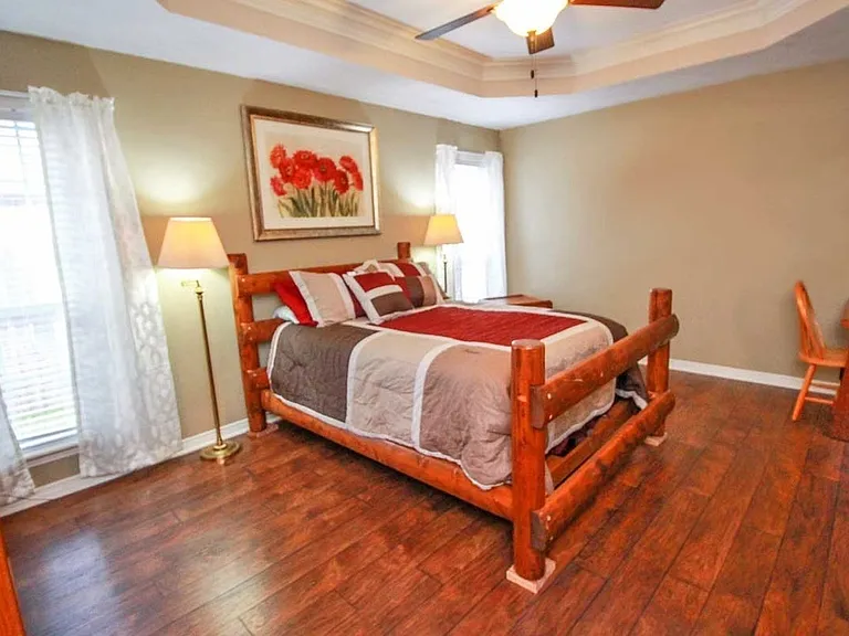 8415 Lauren Dr — Photo 4