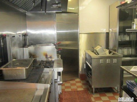 4th image of 4715 Barnett Ave