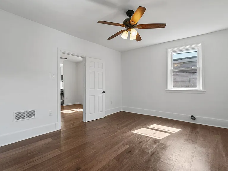 2306 E Carson St — Photo 15