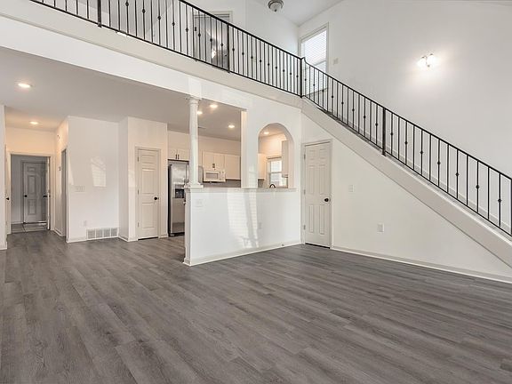 5th image of 1319 Island Pl E