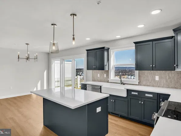 2158 S Autumn Chase Dr, Mechanicsburg, PA 17055