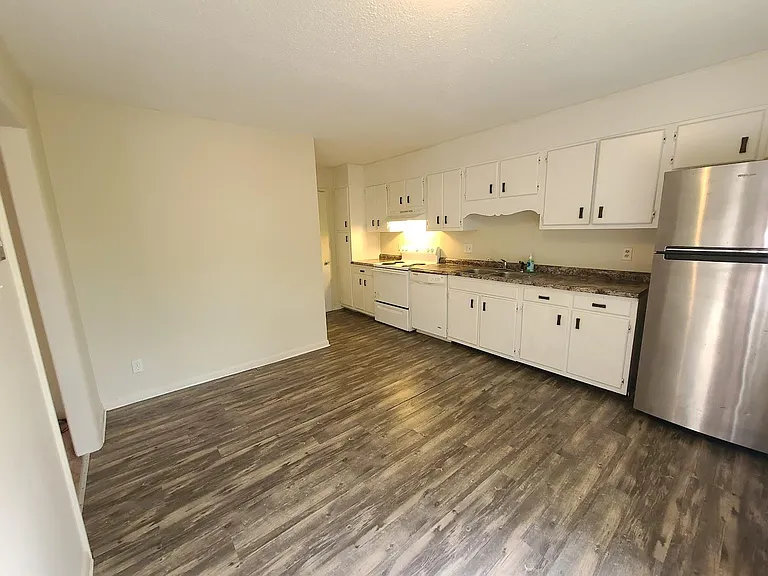 612 Platinum St — Photo 21