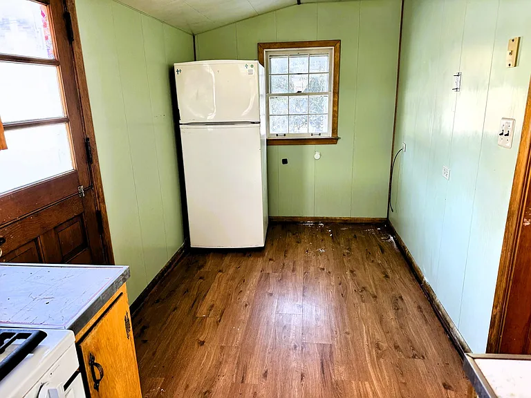 915 Perry Hwy — Photo 38