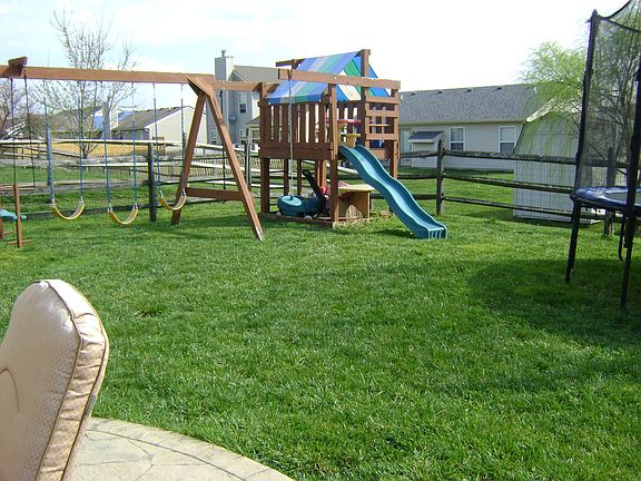 playset can stay if wanted