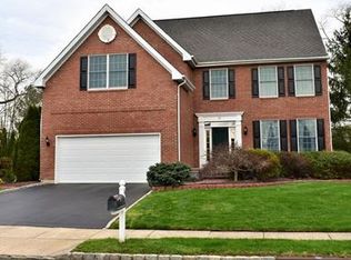 39 Debra Dr, Dayton, NJ 08810