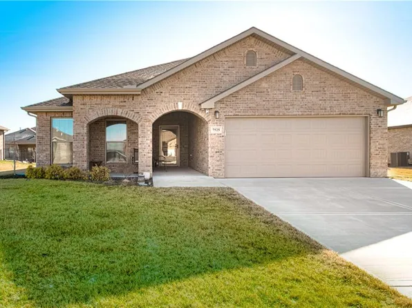 7525 Apache Rd, Shawnee, KS 66227