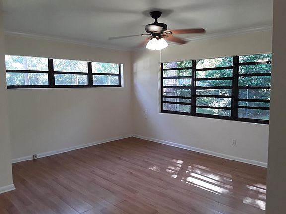 2nd image of 1422 NE 16th Pl