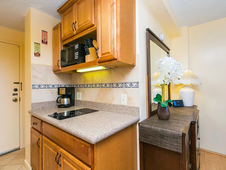 1920 Ala Moana Blvd #705 — Photo 9