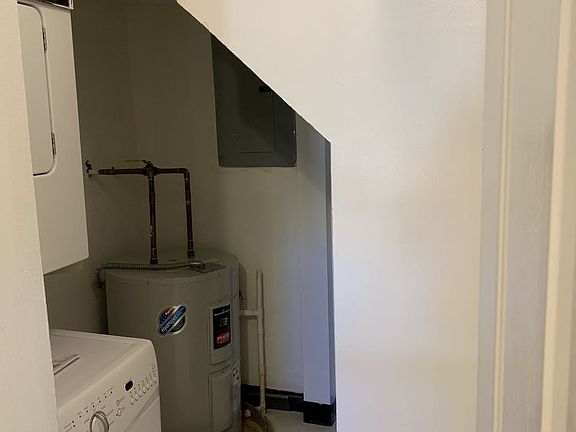 4th image of 1901 E Franklin St APT 10