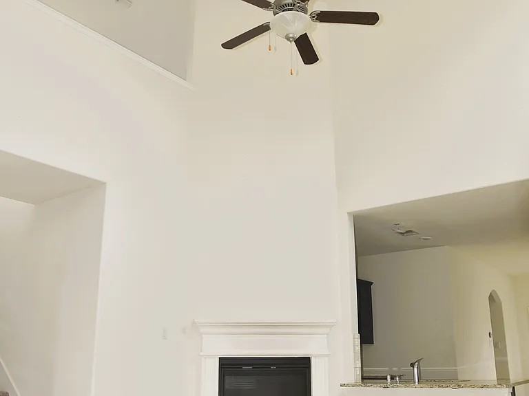 1405 Acmite Ave — Photo 6