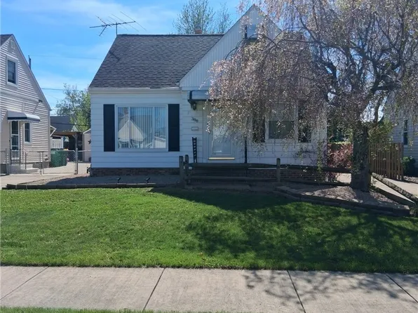 388 E 330th St, Willowick, OH 44095