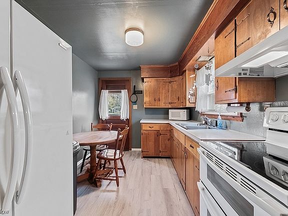 5th image of 556 W Texas Ave