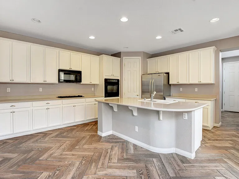 2349 Brooklyn Bridge St — Photo 8