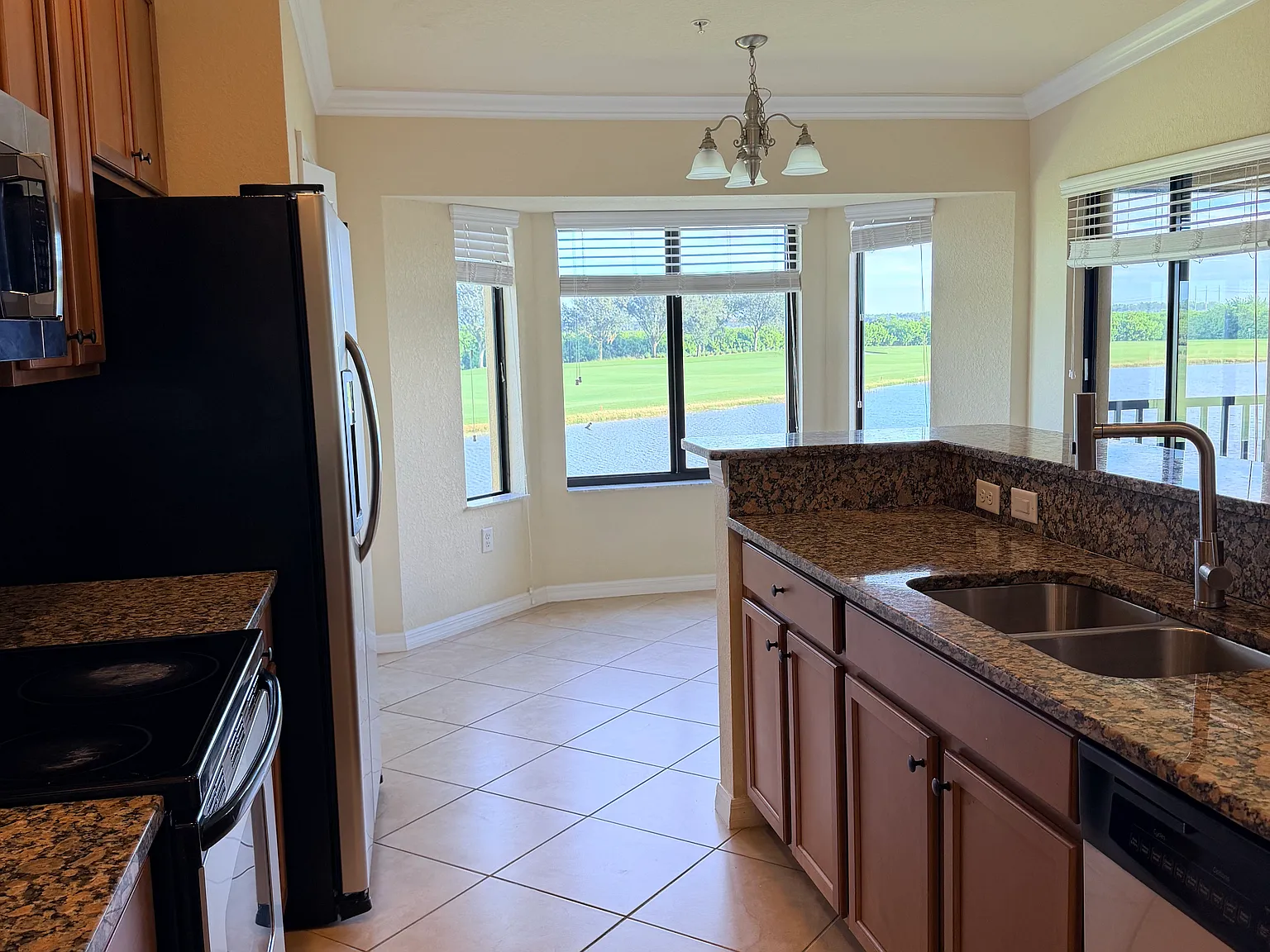 2 bed, 1561 sqft, $2,390 — Photo 3