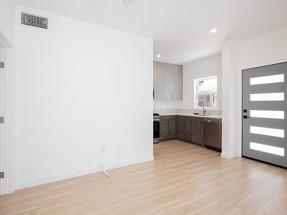 3rd image of 1346 N Stanley Ave #11