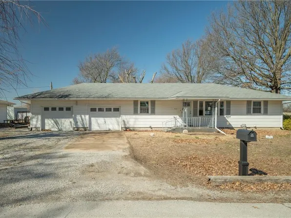 413 N Logan St, Girard, KS 66743