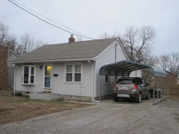 408 SE 8th St, Fairfield, IL 62837