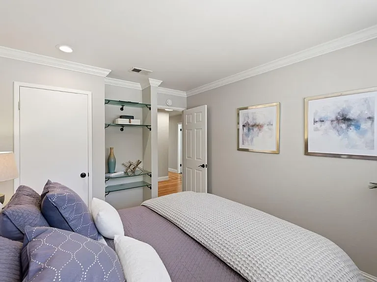 7516 Shady Hollow Dr — Photo 6