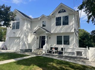 71 Penn Street, Lake Grove, NY