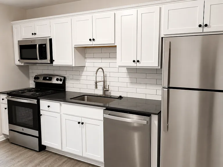 Country Manor Apartment Homes — Photo 7