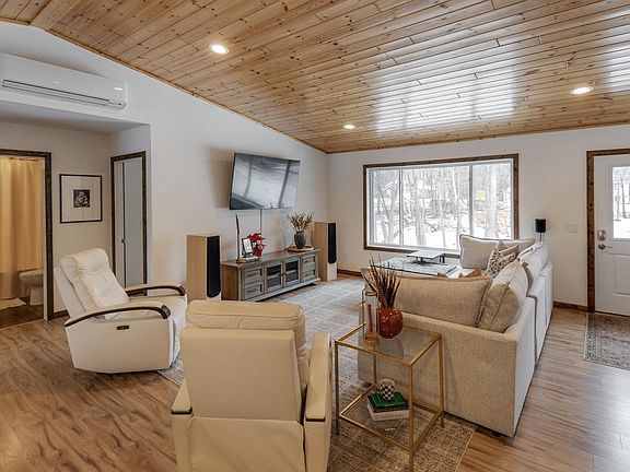 3rd image of 18908 Maryville Rd