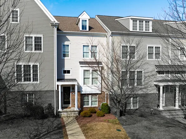 1308 Village Ln, Bridgeville, PA 15017