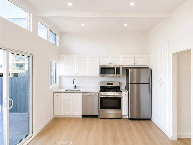 2603 Calle Del Comercio #D — Photo 2