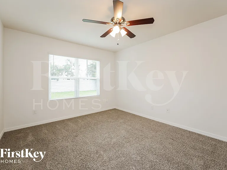 519 SW 29th Ter — Photo 8