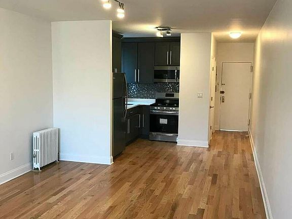 4th image of 31-72 37th St #7/8