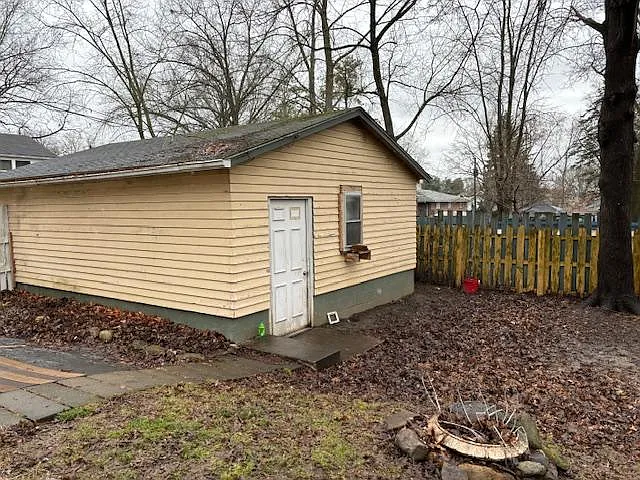 223 Spring St — Photo 16