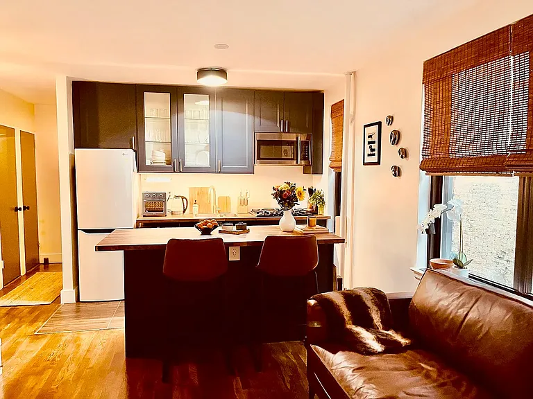 208 E 70th St #5D — Photo 3
