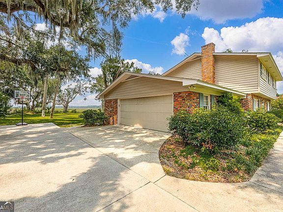 3rd image of 526 Old Mission Rd