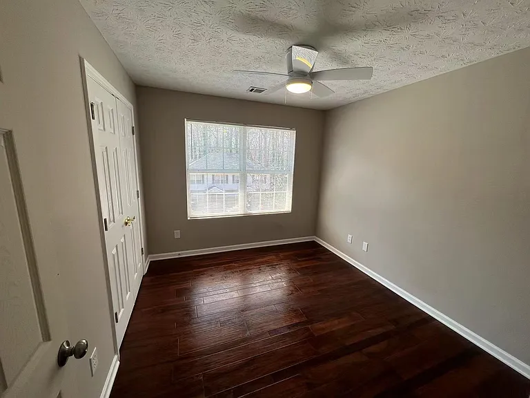 122 Nowell St #H — Photo 12