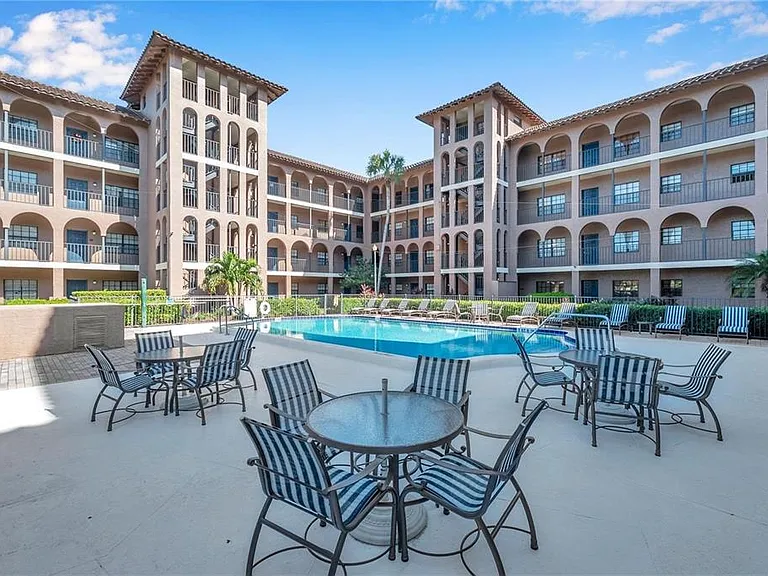 6100 Gulfport Blvd S #102 — Photo 20