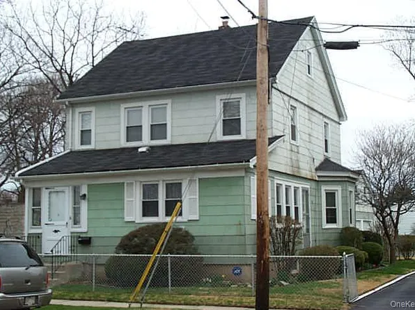 6 S 12th Street, New Hyde Park, NY 11040