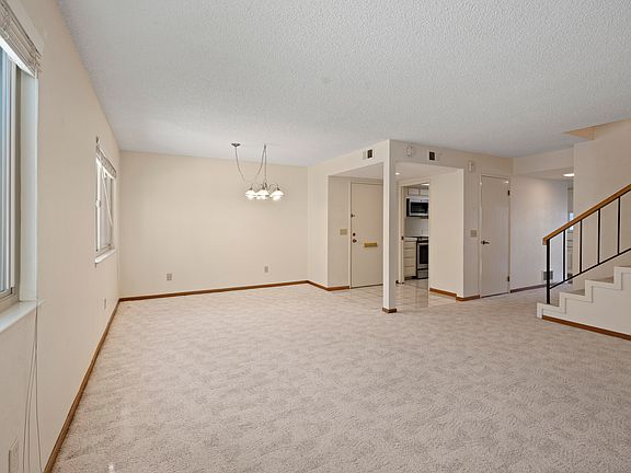 2nd image of 111 Vista Del Lago